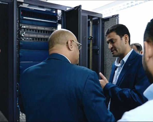 باذيب يتفقد سير العمل في عدد من مؤسسات وزارة الاتصالات في عدن