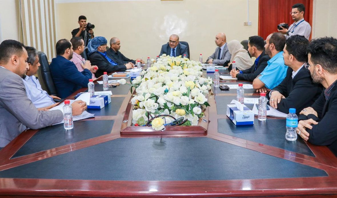 باذيب يرأس اجتماع للمؤسسة العامة للاتصالات وفروعها بعدد من المحافظات