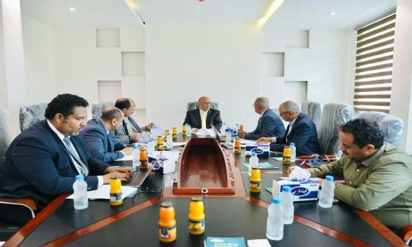 إجتماع في عدن برئاسة باذيب يناقش أوضاع الشركة اليمنية للاتصالات الدولية (تيليمن)